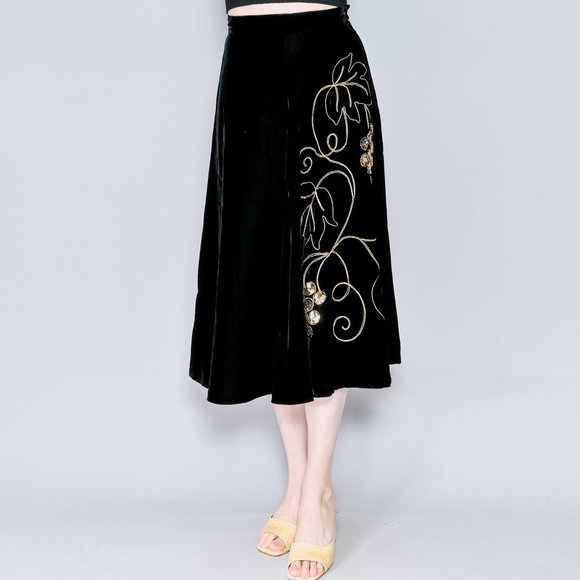 706. VINTAGE Grapes Wine Black Velvet Midi Skirt with Gold Sequin Embroidered - Picture 10 of 11